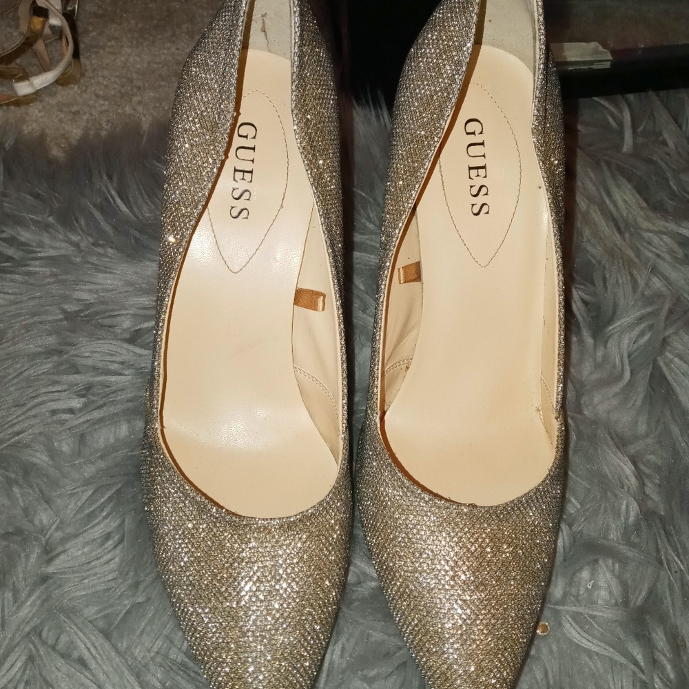 Women's Guess Pumps